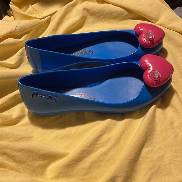 Shoes - Picture 2 of 5